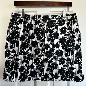 Izod Black and White Floral Skort